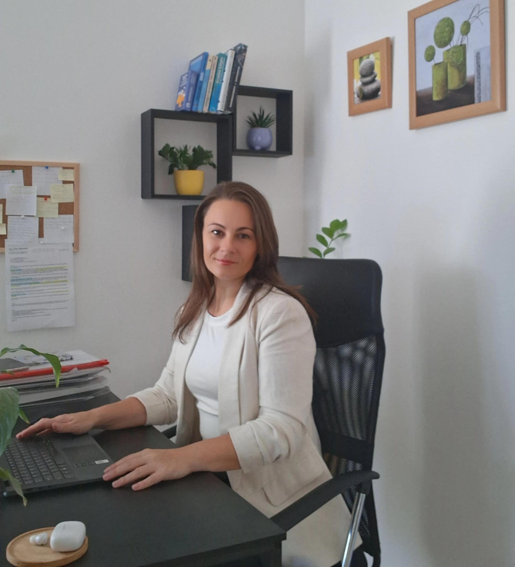 Szatmári Nóra-Virtuális Asszisztens